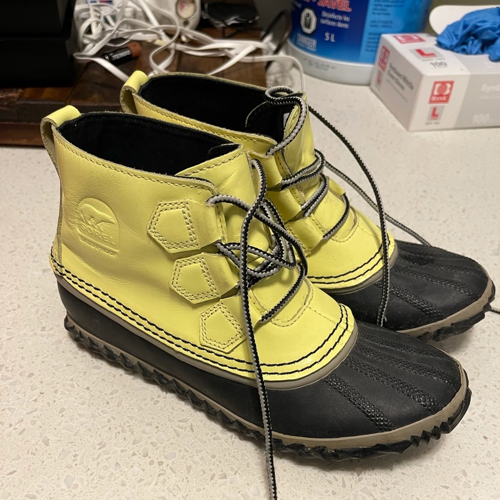 Good used condition Sorel waterproof booties